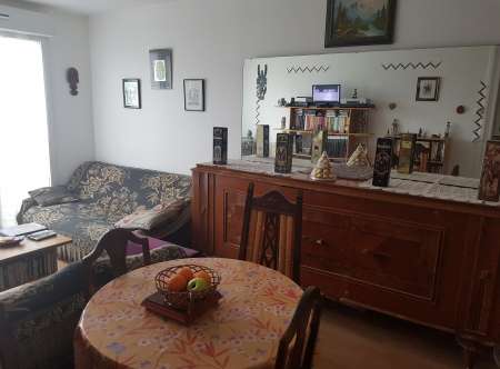 Pr JF,F prete à devenir une soumise contre un toit